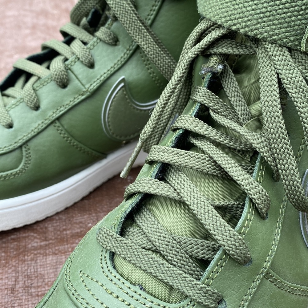 *Like New* Nike Men's Green High-Top Sneakers - Picture 8 of 8